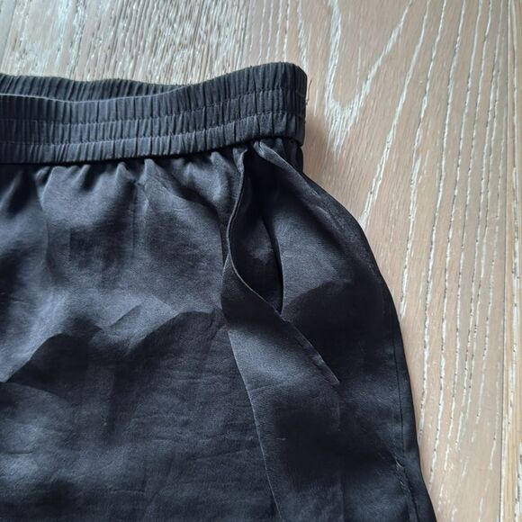 Wilfred Artizia Flowy Satin Pull-On Shorts 9" Black SzM - Picture 5 of 12